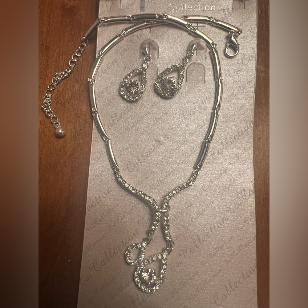 Toi Collection Rhinestone Necklace & Earring Set - Picture 5 of 8